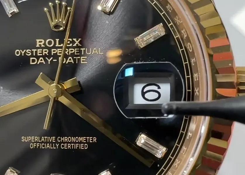Janela de data e lupa do Day-Date m228238-0004 da VS